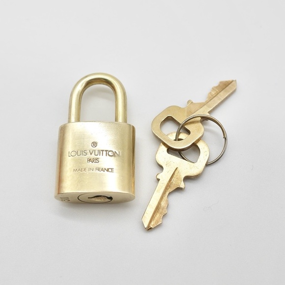 🍓LV Lock and Key #311 - Picture 2 of 3